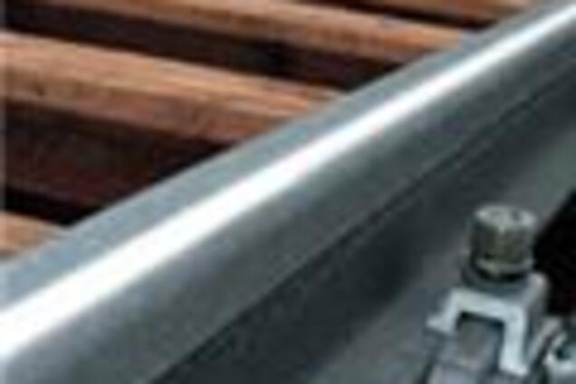 Мужчина выжил после того, как в него врезался поезд