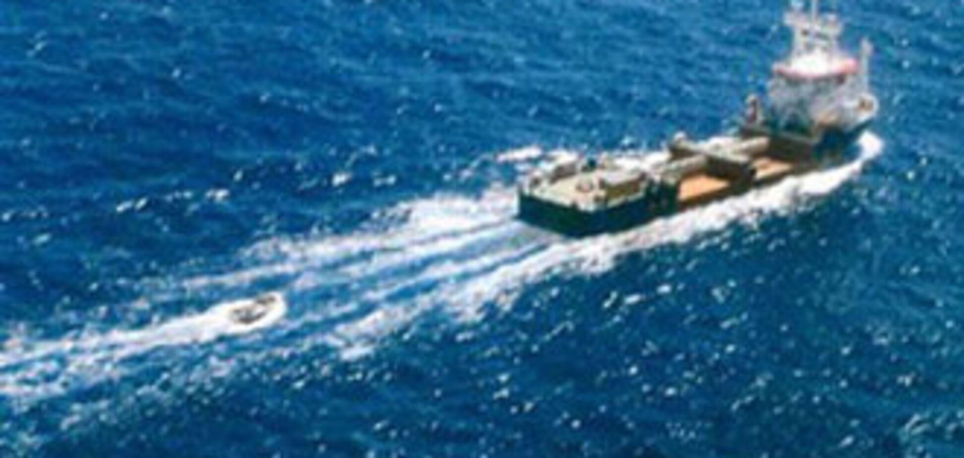 Пираты организовали массовую атаку на йеменский танкер