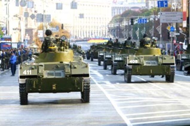 На Киев идет колонна бронетехники