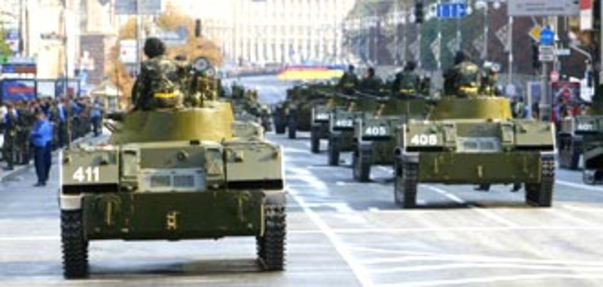 На Киев идет колонна бронетехники