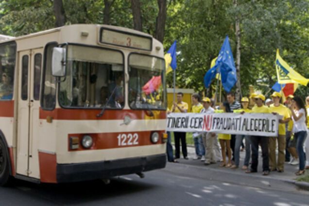 Молдаване не пускают украинцев на выборы