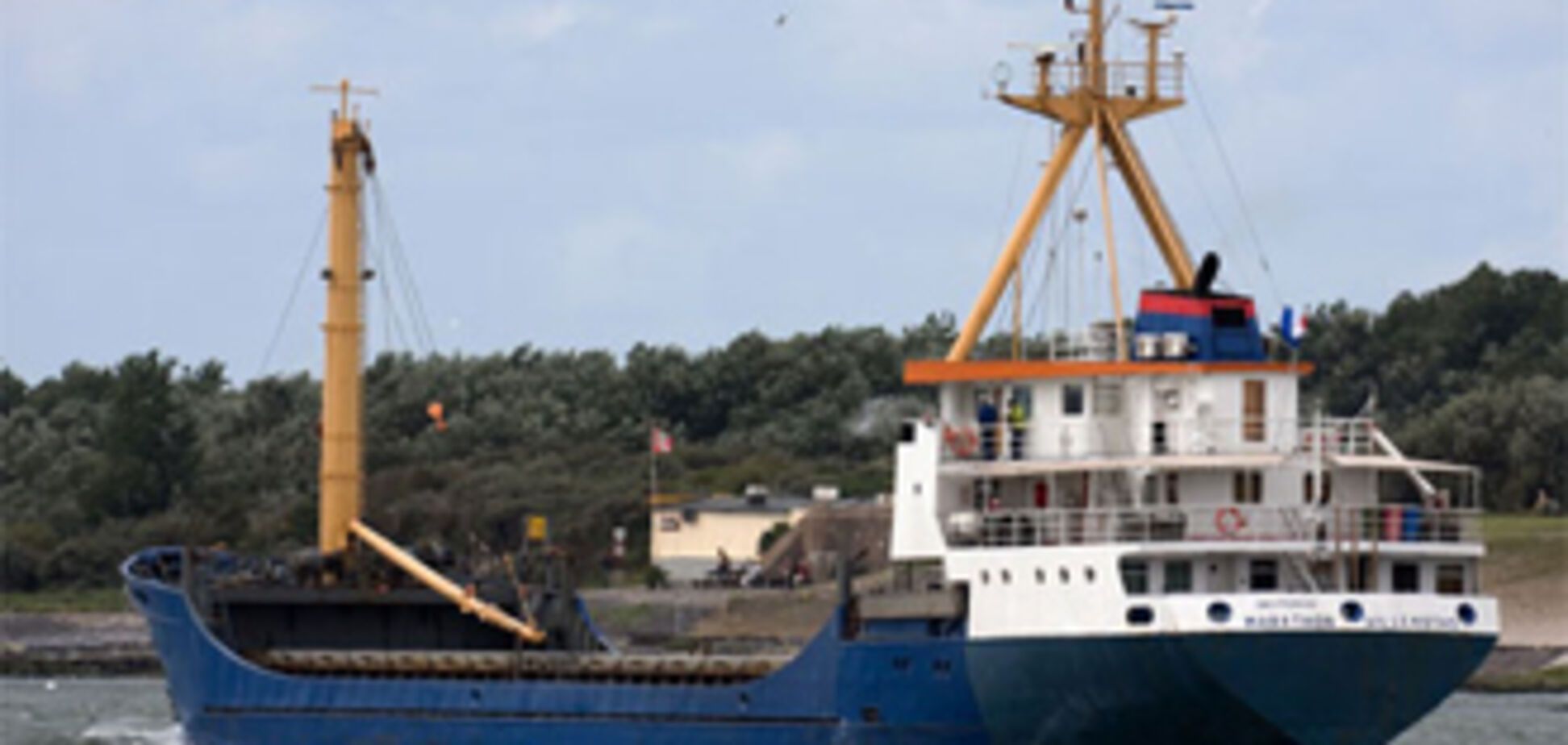 Родственники накрыли столы для своих моряков с 'Marathon'