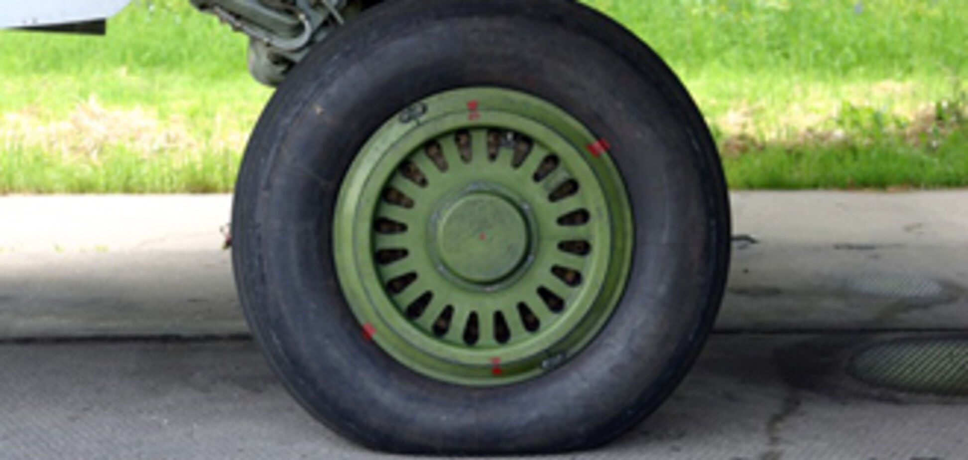 Аэробус 5 дней летал с трупом мужчины в шасси