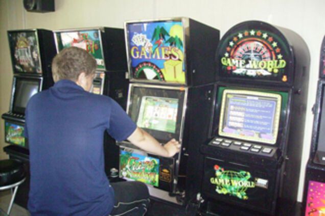 Зал игровых автоматов маскировался под салон красоты