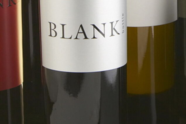 На прилавках появилось вино с пустой этикеткой