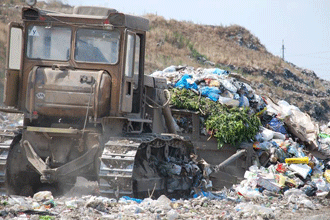 Под Симферополем горит мусор, крымчане готовят блокаду