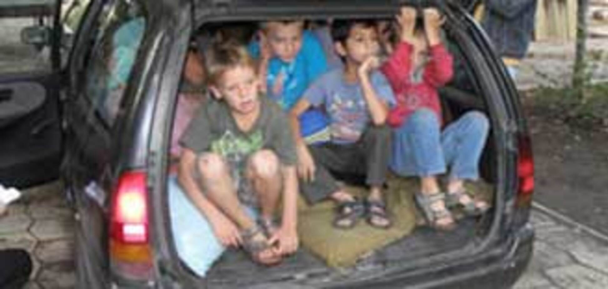 Сироты подарили Ющенко микроавтобус. Пусть ездит