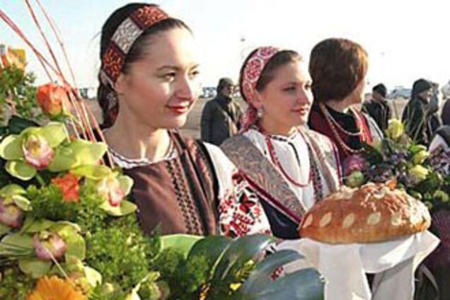 Емігрували українці прощаються зі своїм корінням