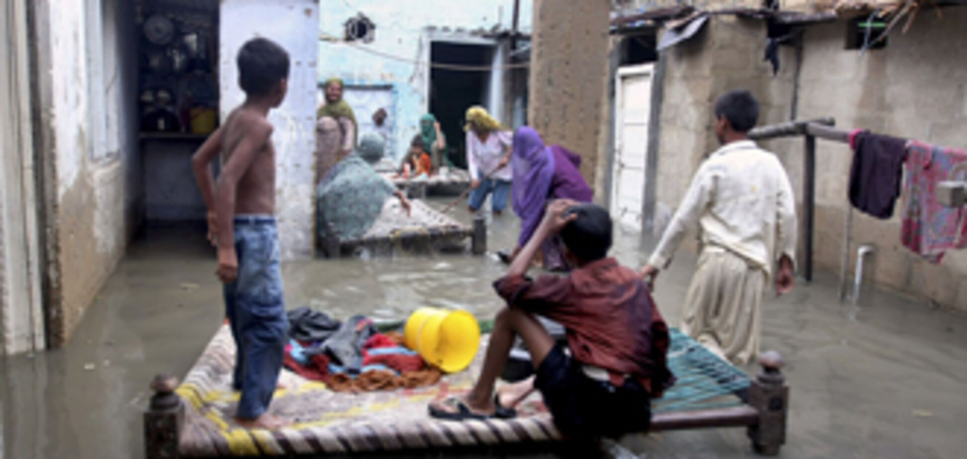 В результате наводнения погибли 27 человек