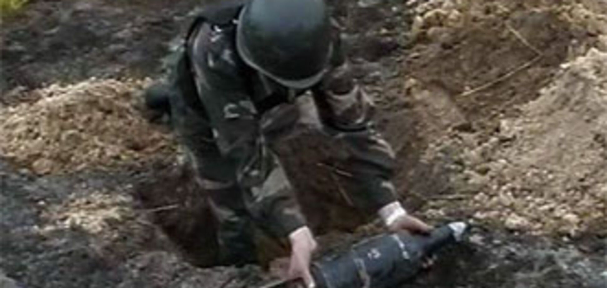 Пиротехники уничтожили найденную туристом мину весом 500 кг