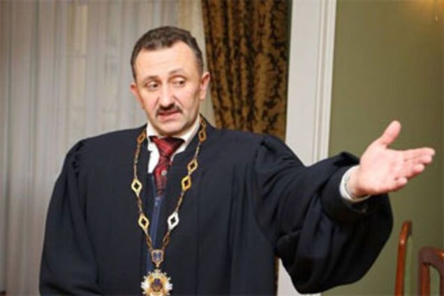 Зварич подав до суду на Ющенка