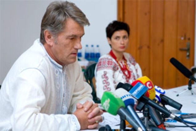 Ющенко требует от Тимошенко взять кредиты на покупку газа