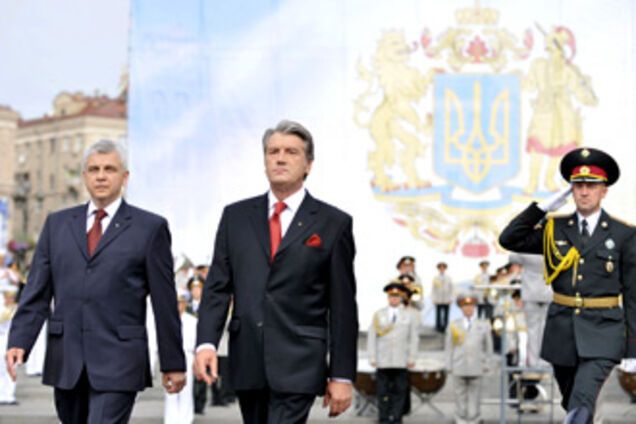 Медведев наконец-то поздравил Ющенко с Днем Независимости