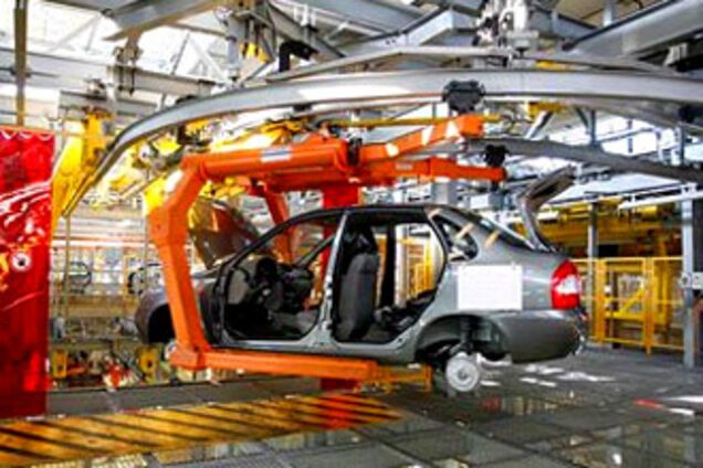 Чотири найбільших автозаводу зупиняють конвеєри