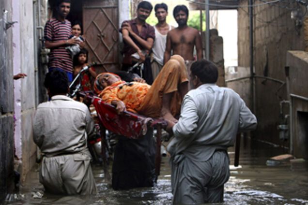 Проливные дожди унесли жизни более 15 человек