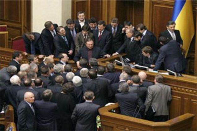 Регионалы снова заблокировали трибуну