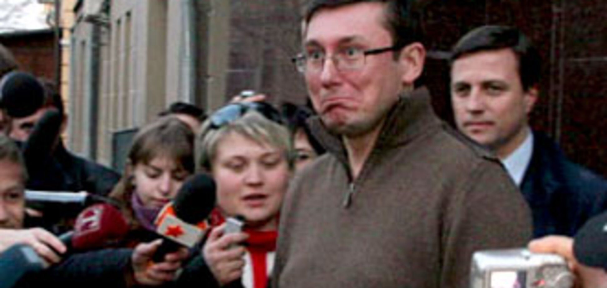 Луценко начал демонстративные расправы над подчиненными