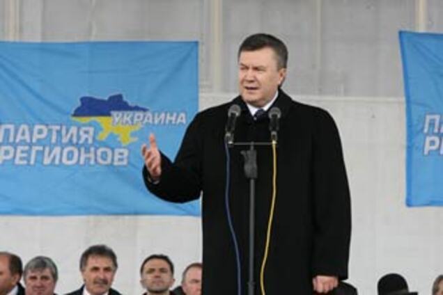 Янукович грозит вывести людей на улицы