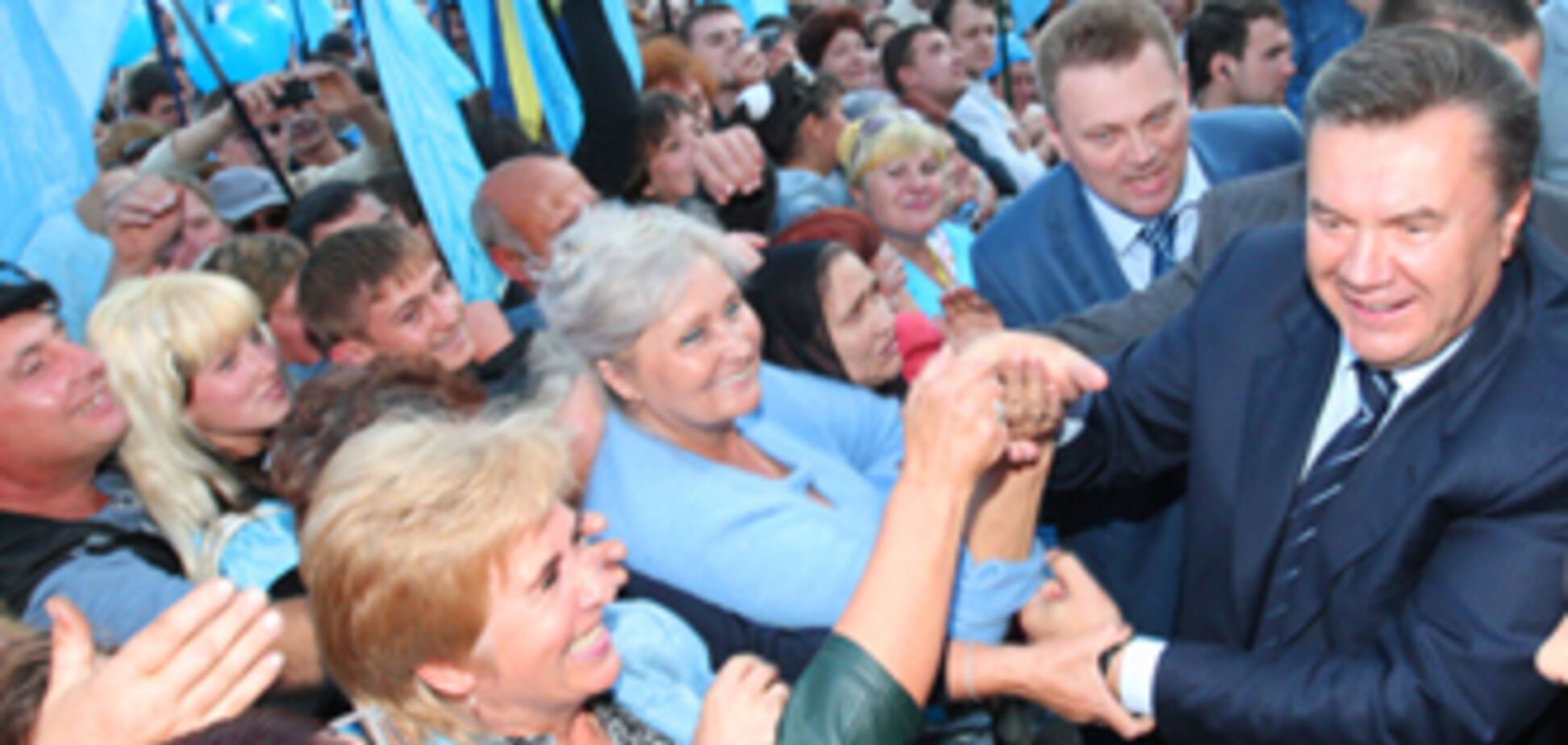 Янукович уподобился Черновецкому - он запел (ВИДЕО)