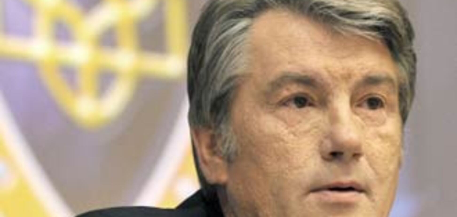 Ющенко повіз до Туркменістану два літаки свити і музикантів