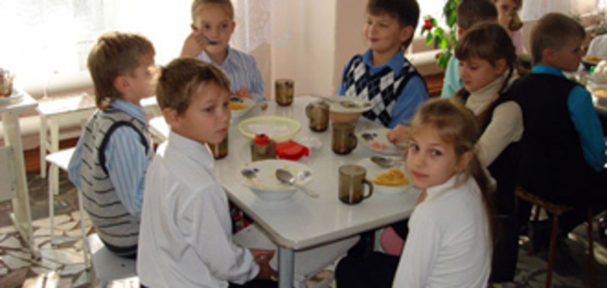 В Кременчуге 20 школьников отравились в столовой