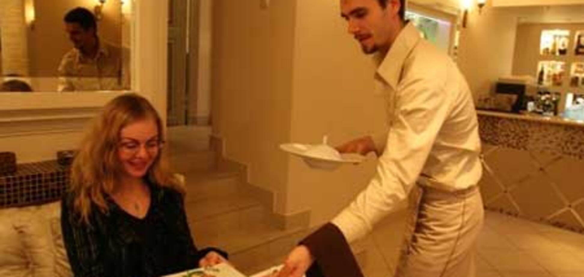 Гвозди и волосы у вас в меню - по настроению официанта