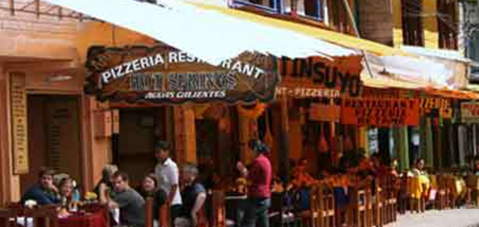 Ресторан 'только для иностранцев' раздражает пакистанцев