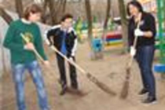 Школьникам запретили убирать классы