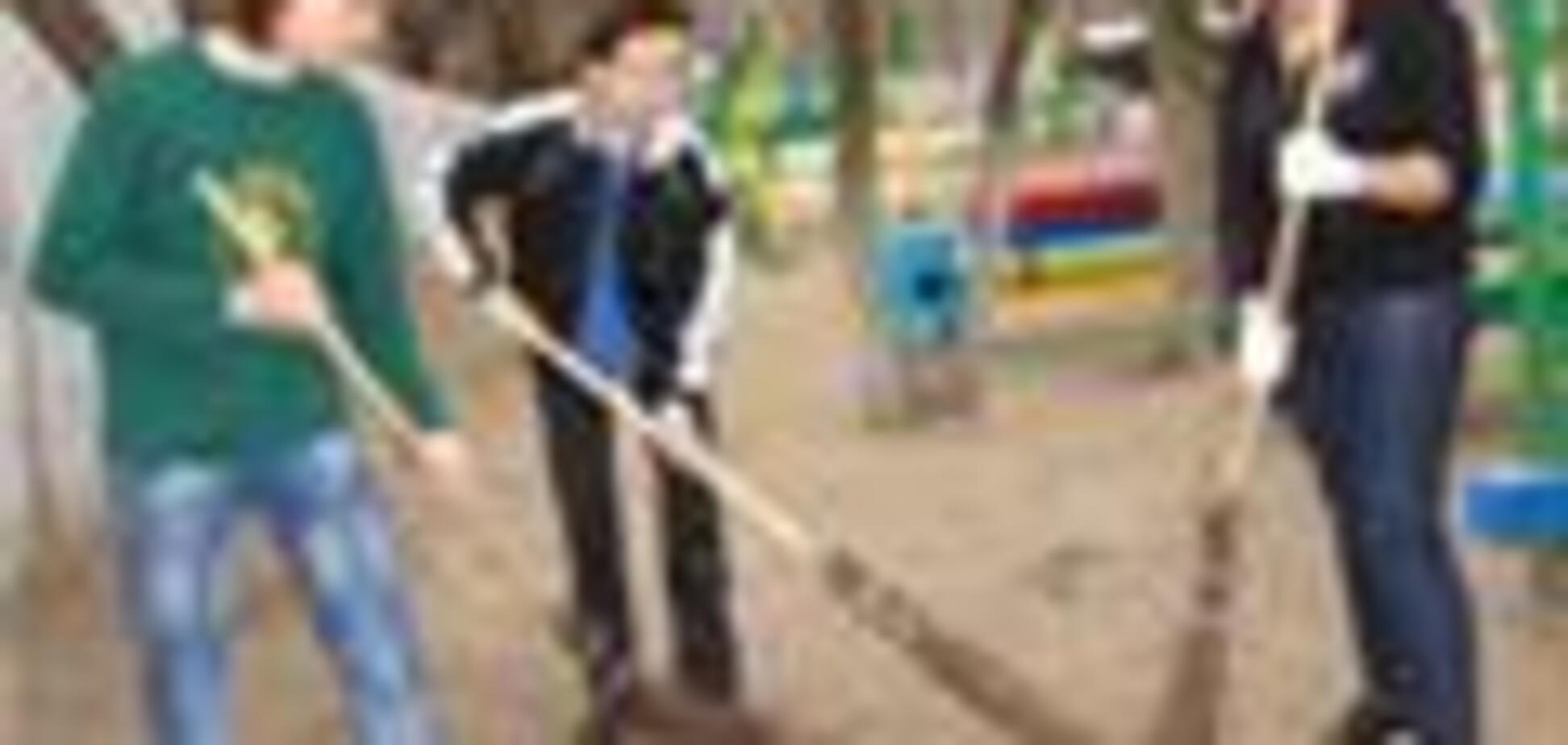 Школьникам запретили убирать классы