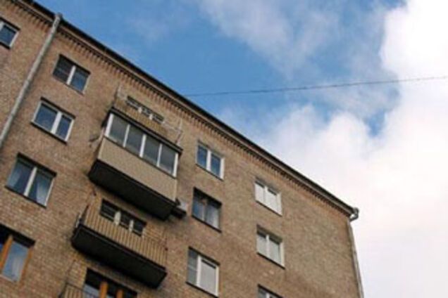 Отец выбросил дочь с девятого этажа и покончил с собой