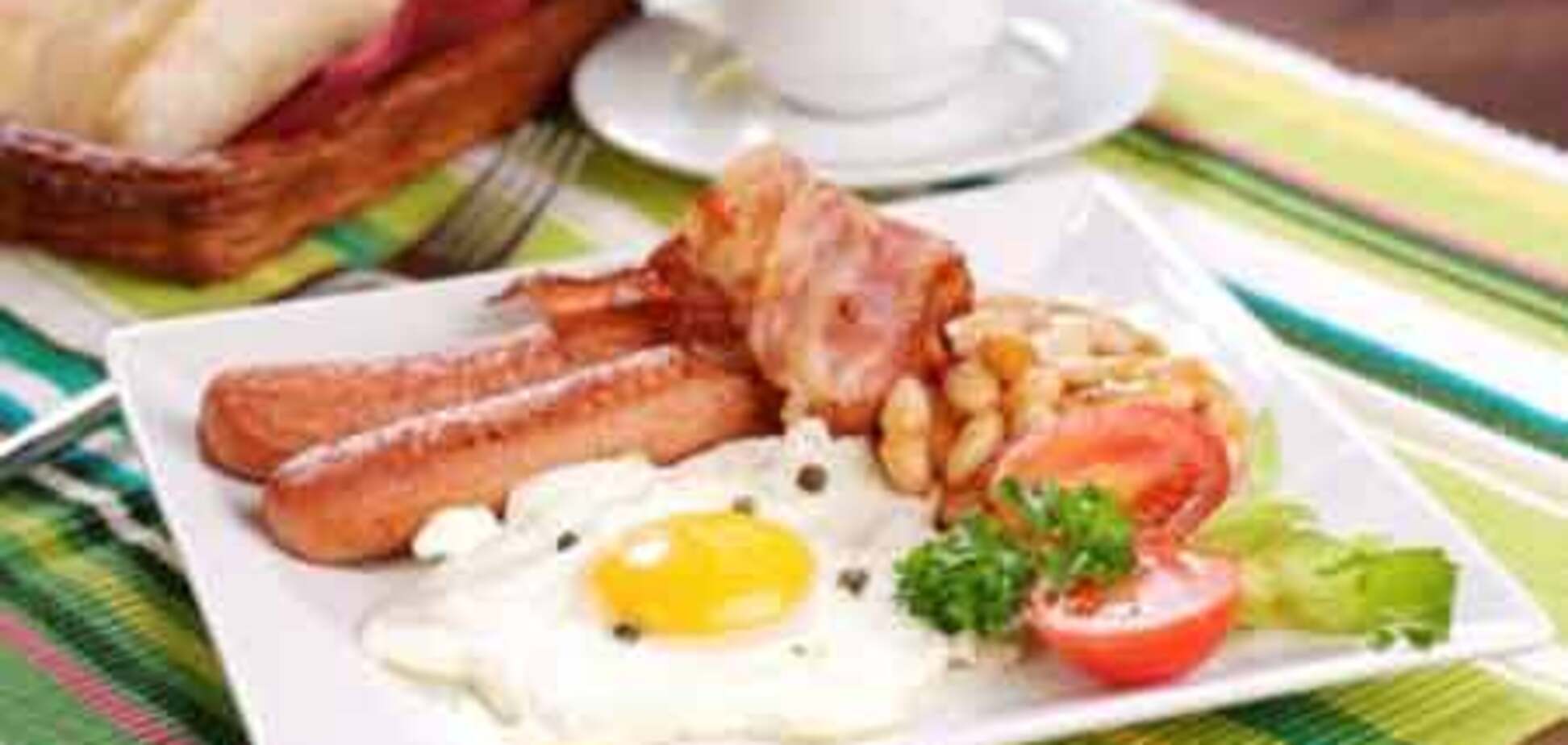 Протаранив стену ресторана, водитель заказал завтрак