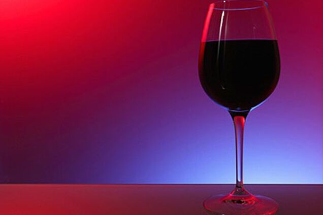 Ученые выяснили, при каком освещении лучше пить вино 