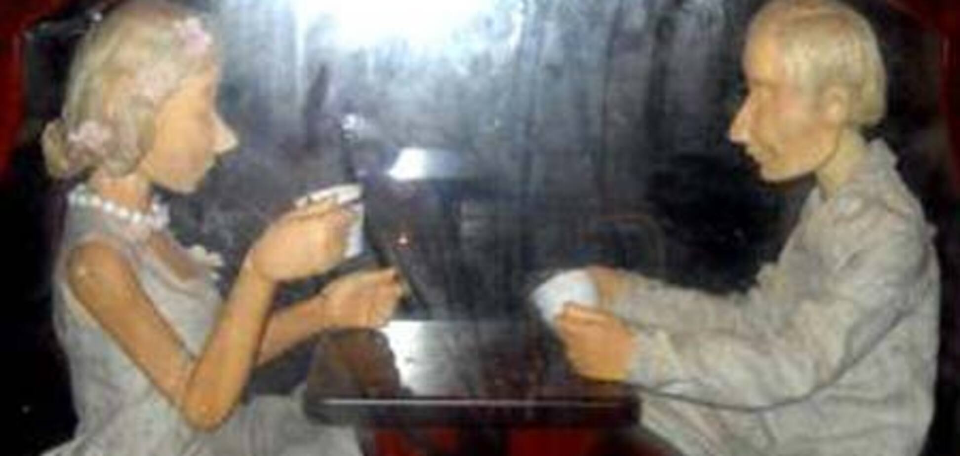 Посетителей кафе заманивают куклой Путина