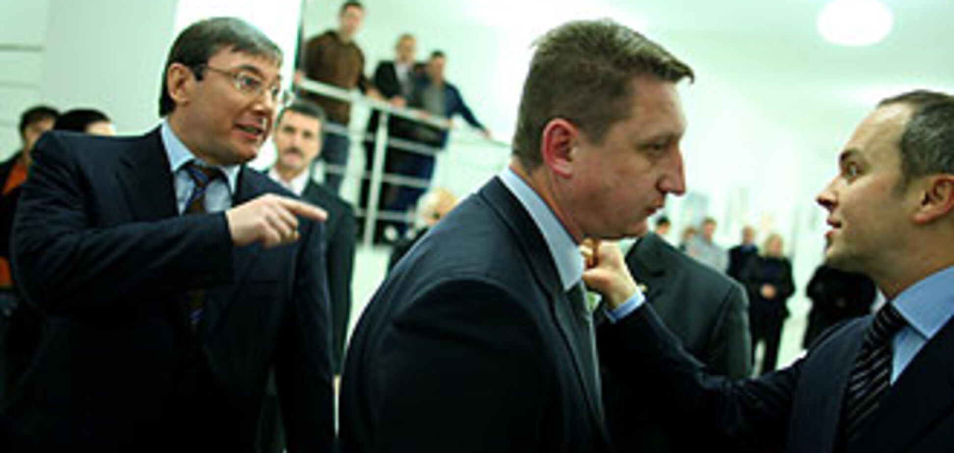 Шуфрич уже готов лечь под танки