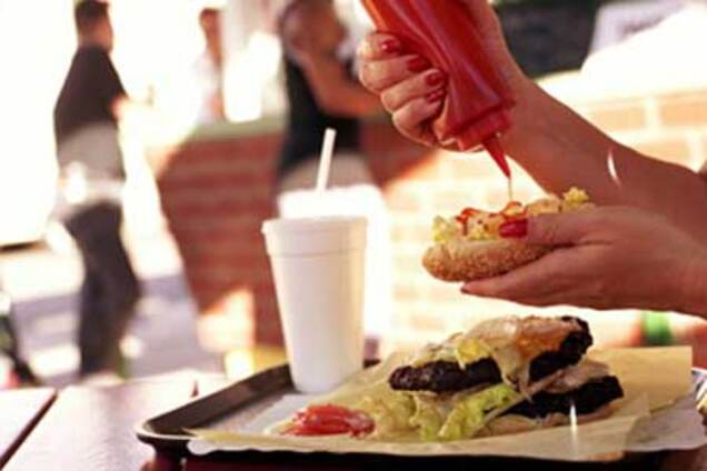 Румыния первой в мире обложит налогом фастфуд