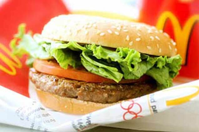 Житель Швеции проткнул десну гвоздем из гамбургера