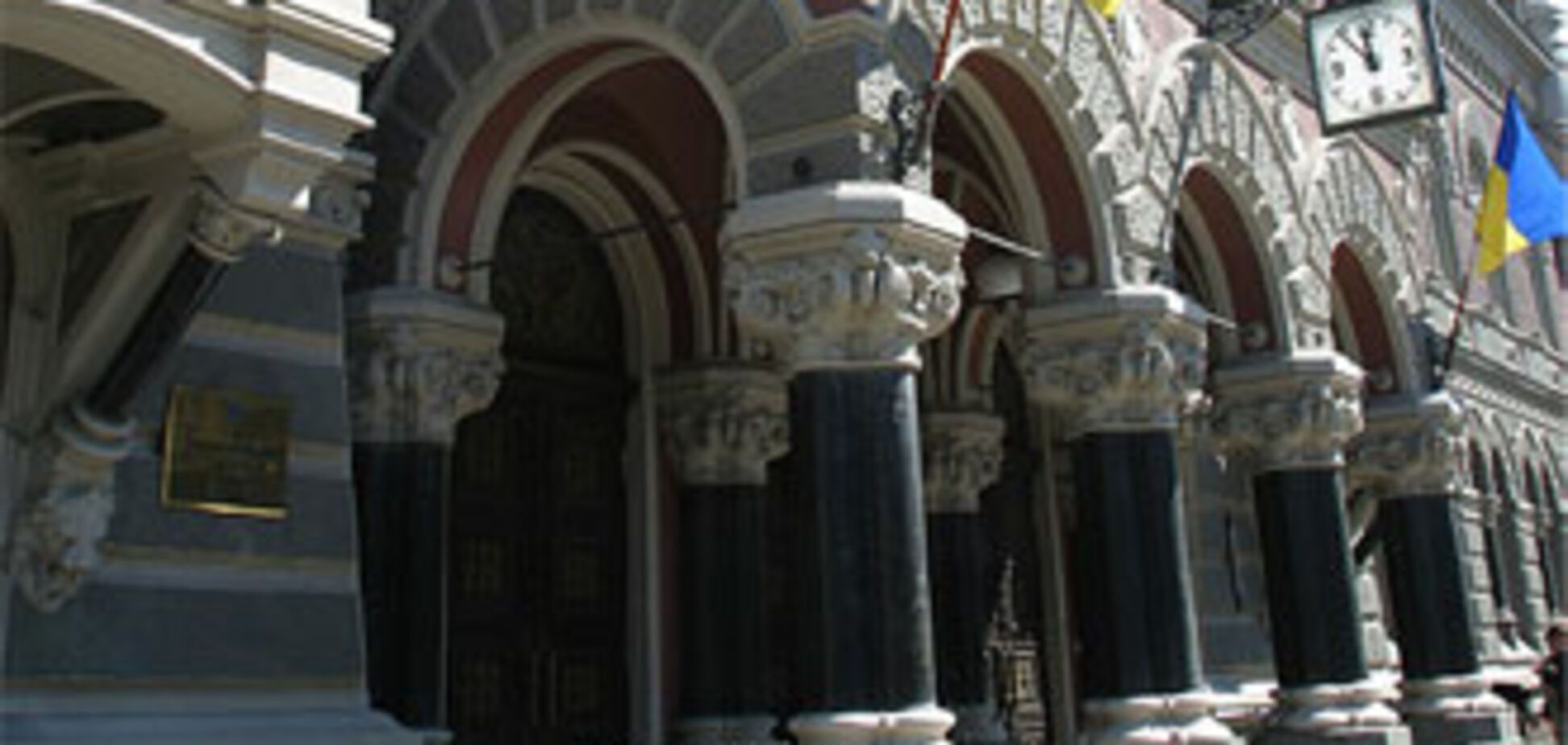 МВФ считает возможным передать часть резервов НБУ Кабмину