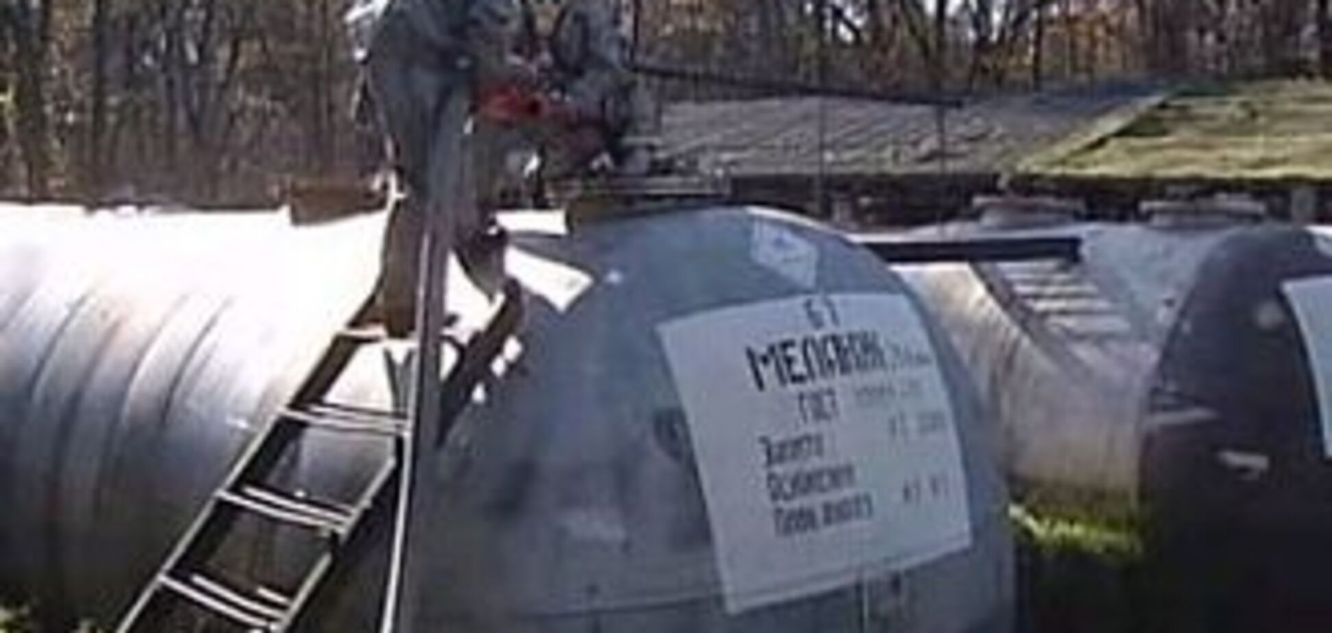 Сотни тонн токсичного меланжа отправили цистернами в Россию