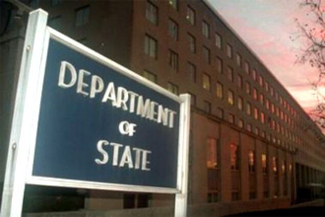 Сотрудница Госдепартамента США попалась на чтении паспортов