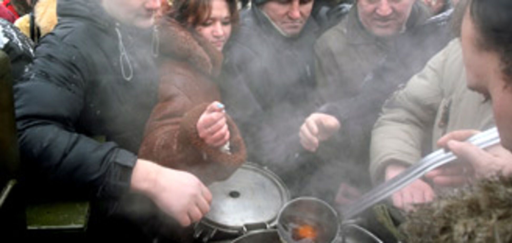 На трассе Херсон-Николаев поставили полевую кухню