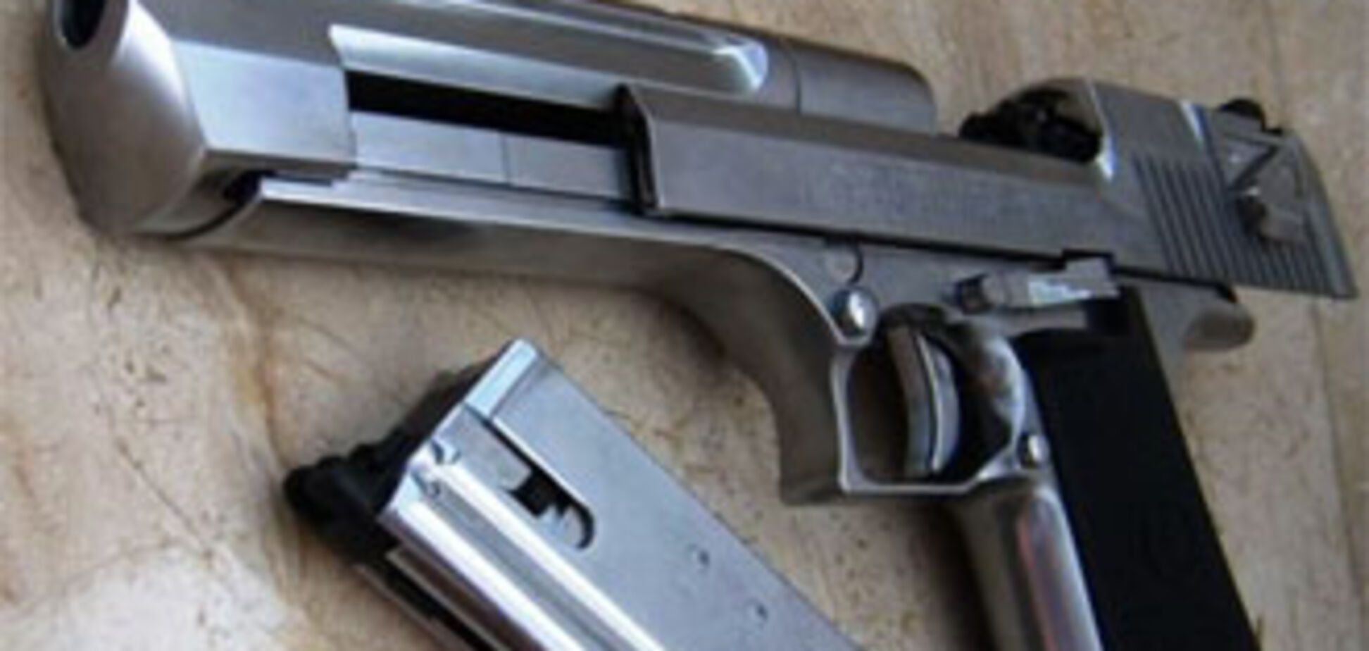 На Херсонщині безробітний прострелив плече 9-річній дівчинці