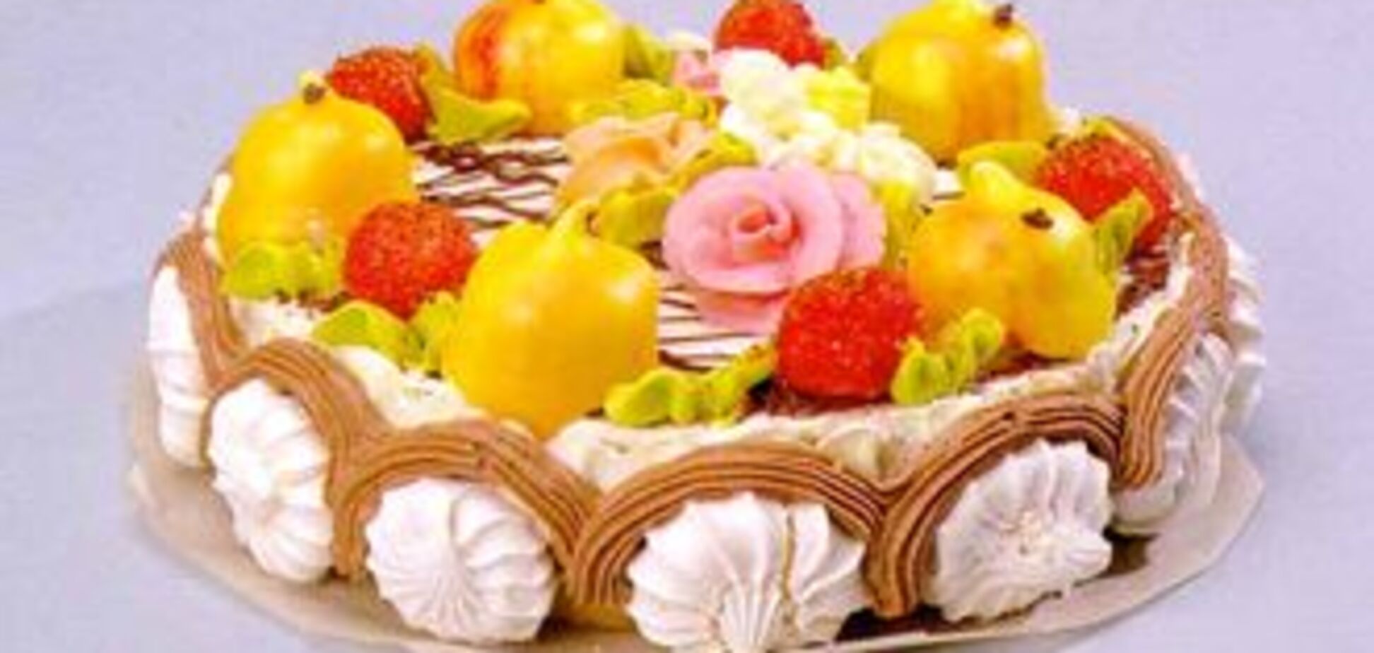 Українців на виборах намагалися підкупити тортами