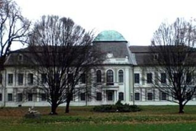 Старинный графский замок продают за полцента