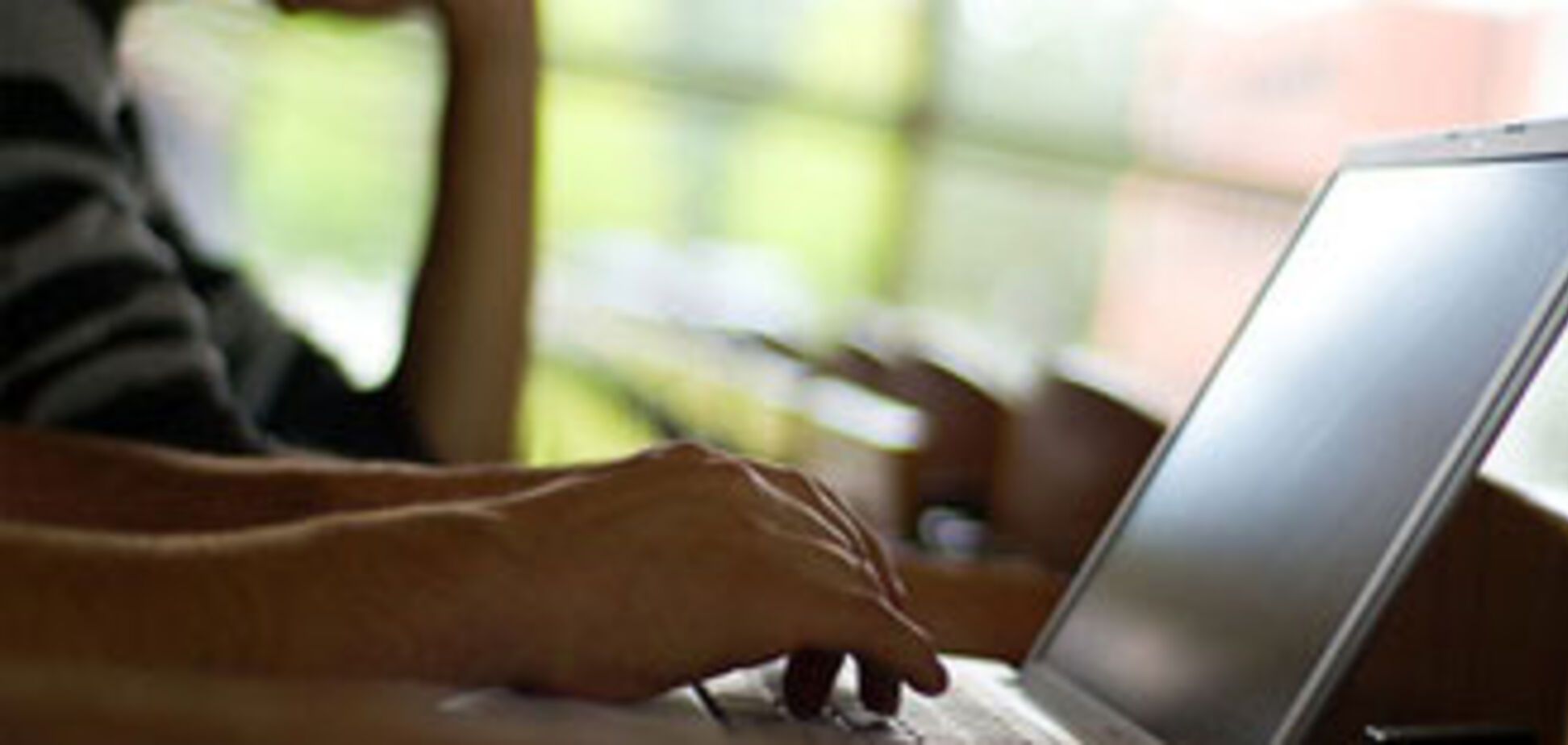 Українська родина витрачає 83 грн на місяць на телефон та Інтернет