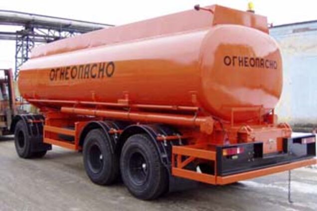 В Крыму перевернулся бензовоз