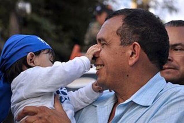 Нового президента Гондураса привели к присяге