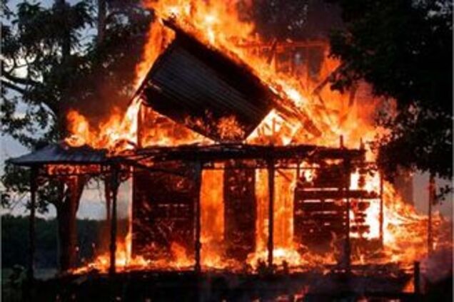 Пожар в закрытом доме убил троих малолетних детей