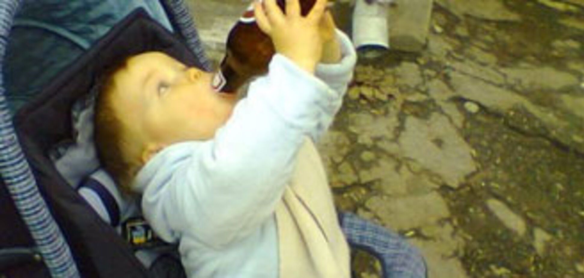 Заботливые родители спаивают детей