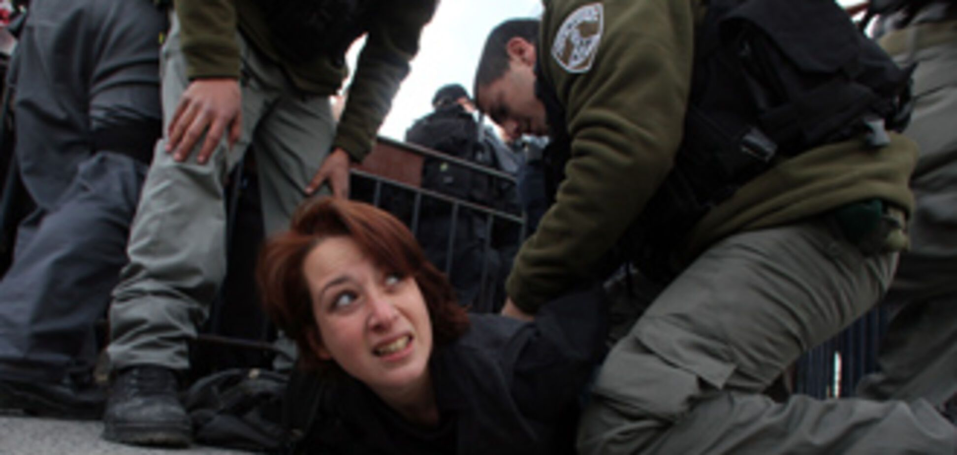 Голая украинка не соблазнила израильских полицейских