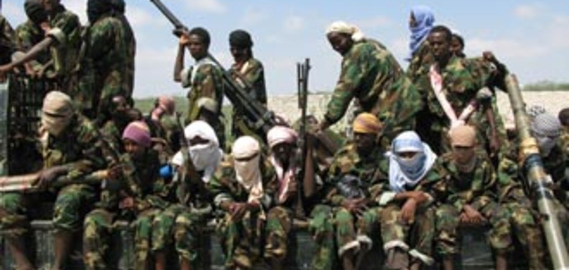 Сомалийские пираты сделают из судна с украинцами свою базу